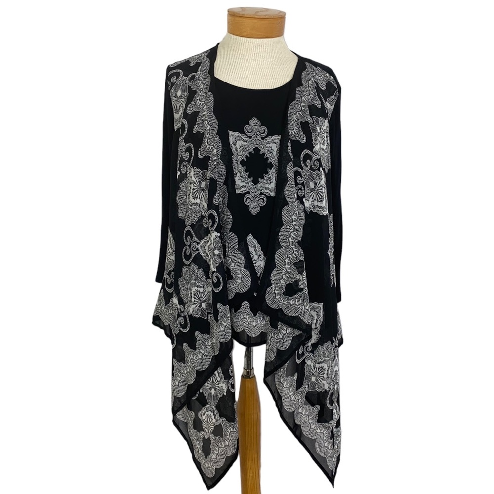Rafaella 2 Pc Set Flyway Cardigan and Tank Back and White Med.